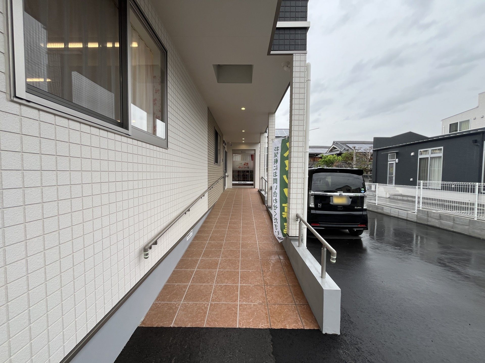 雨の日のエントランス