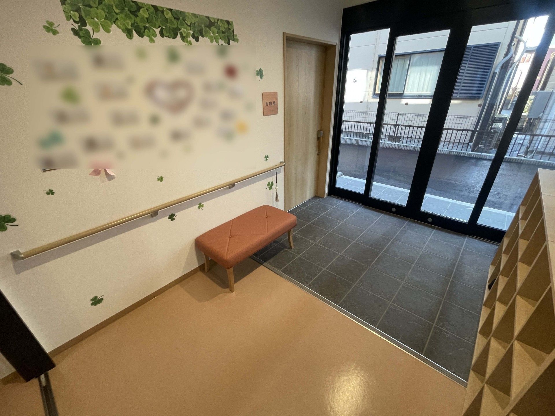 明るい玄関スペース