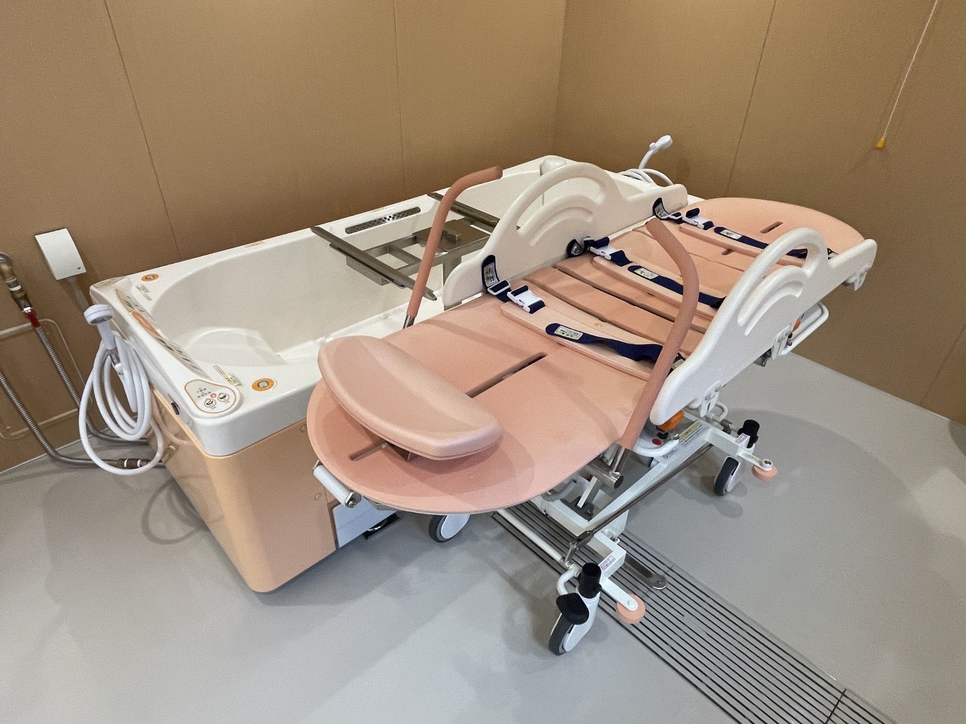 入浴用リフト付き浴槽