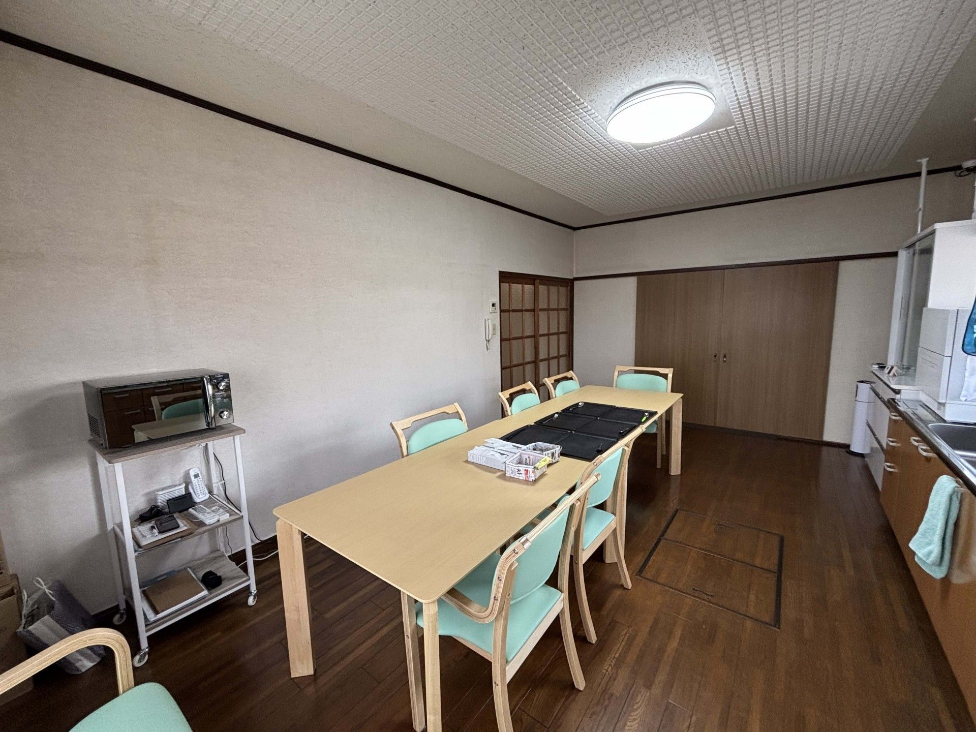 落ち着いた雰囲気の部屋