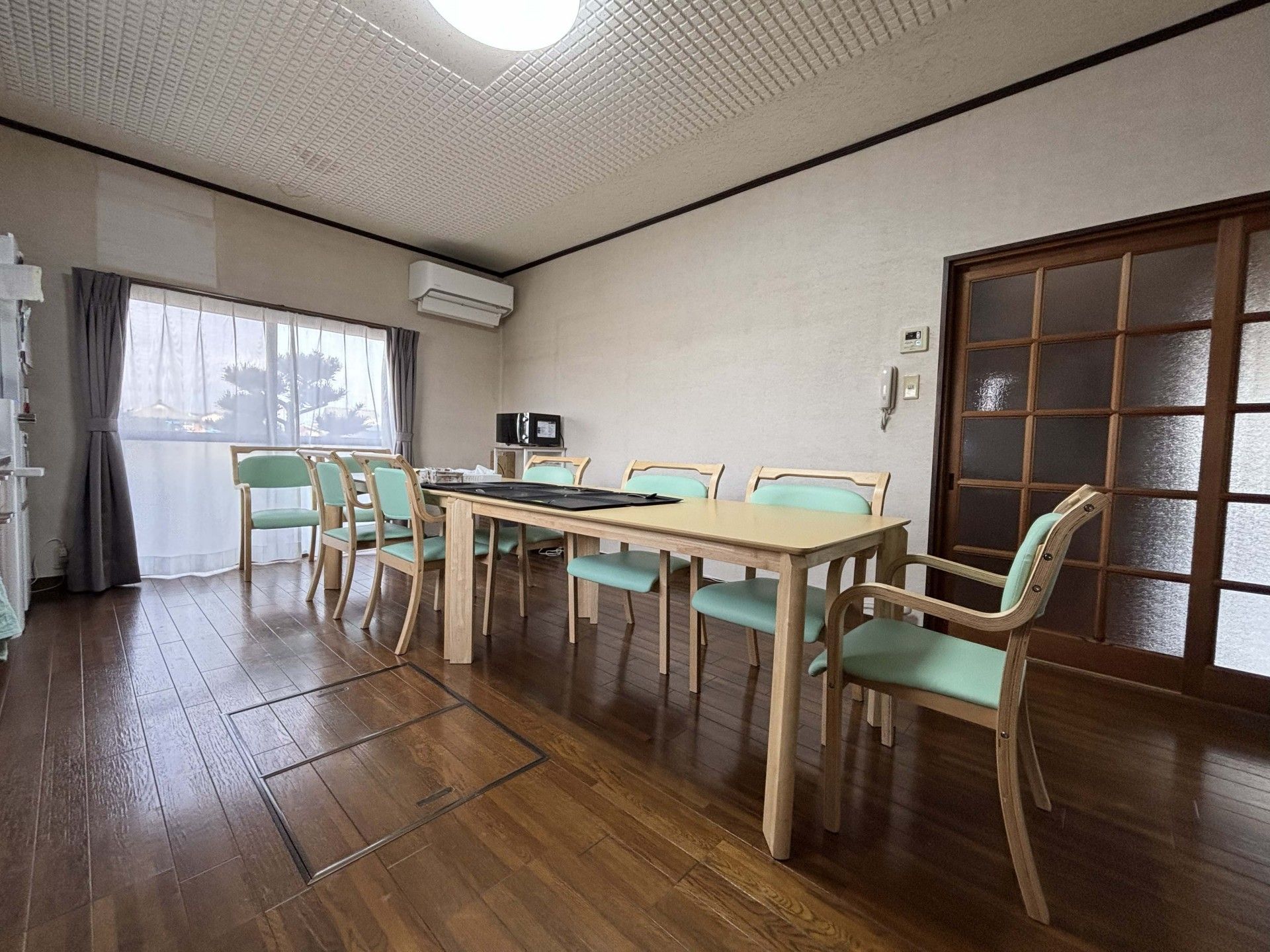 落ち着いた雰囲気の部屋