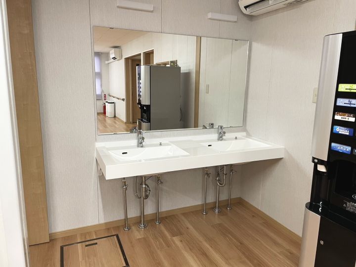 清潔な洗面台のある空間