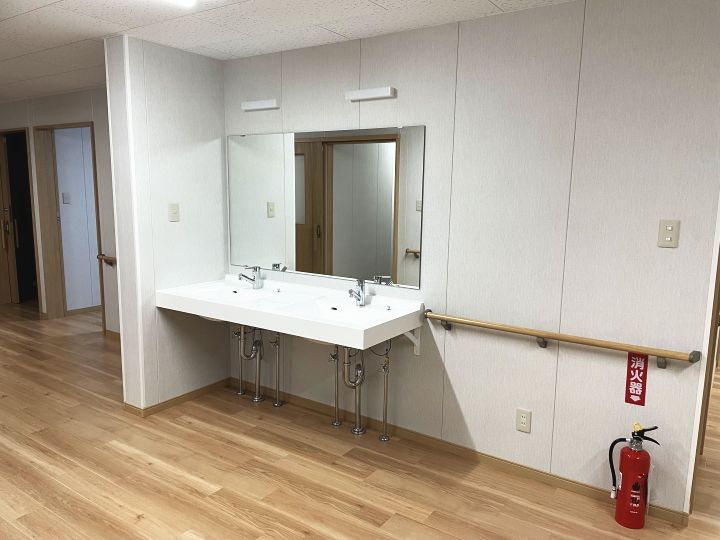 手洗い場のある廊下