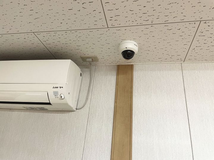 エアコンとカメラの天井