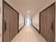 明るく広々とした廊下