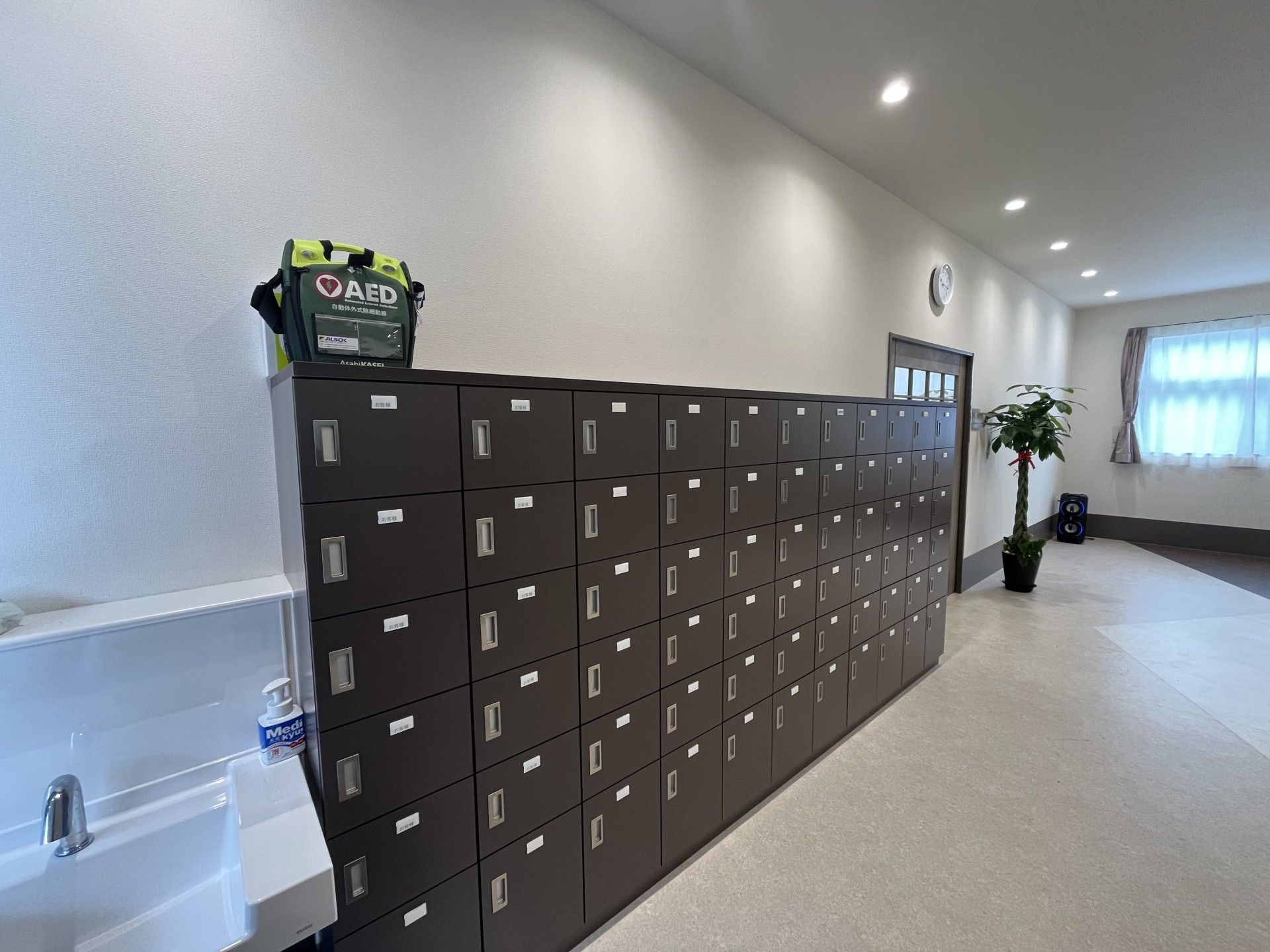 安全設備のある廊下