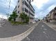 静かな住宅街の交差点