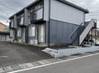 外観の階段付き建物