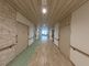広々とした明るい廊下