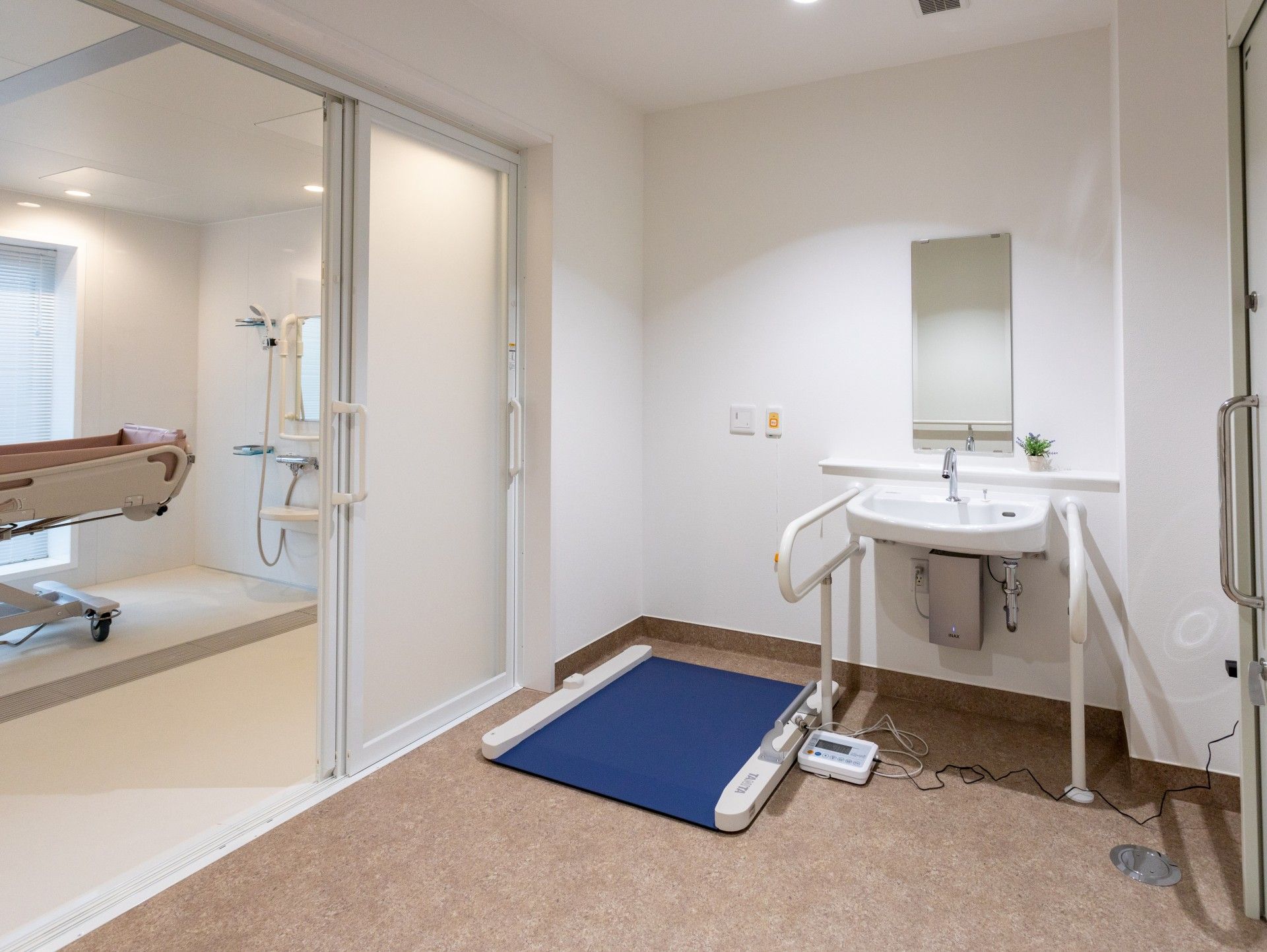 使いやすい洗面台と浴室