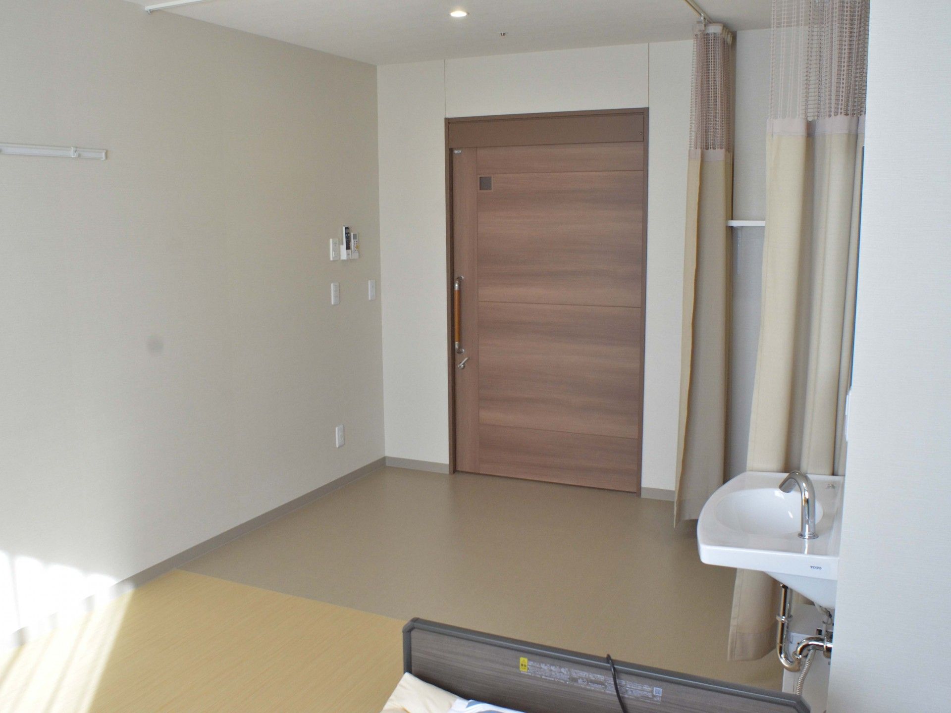 シンプルな個室の一角