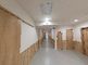 明るく広々とした廊下