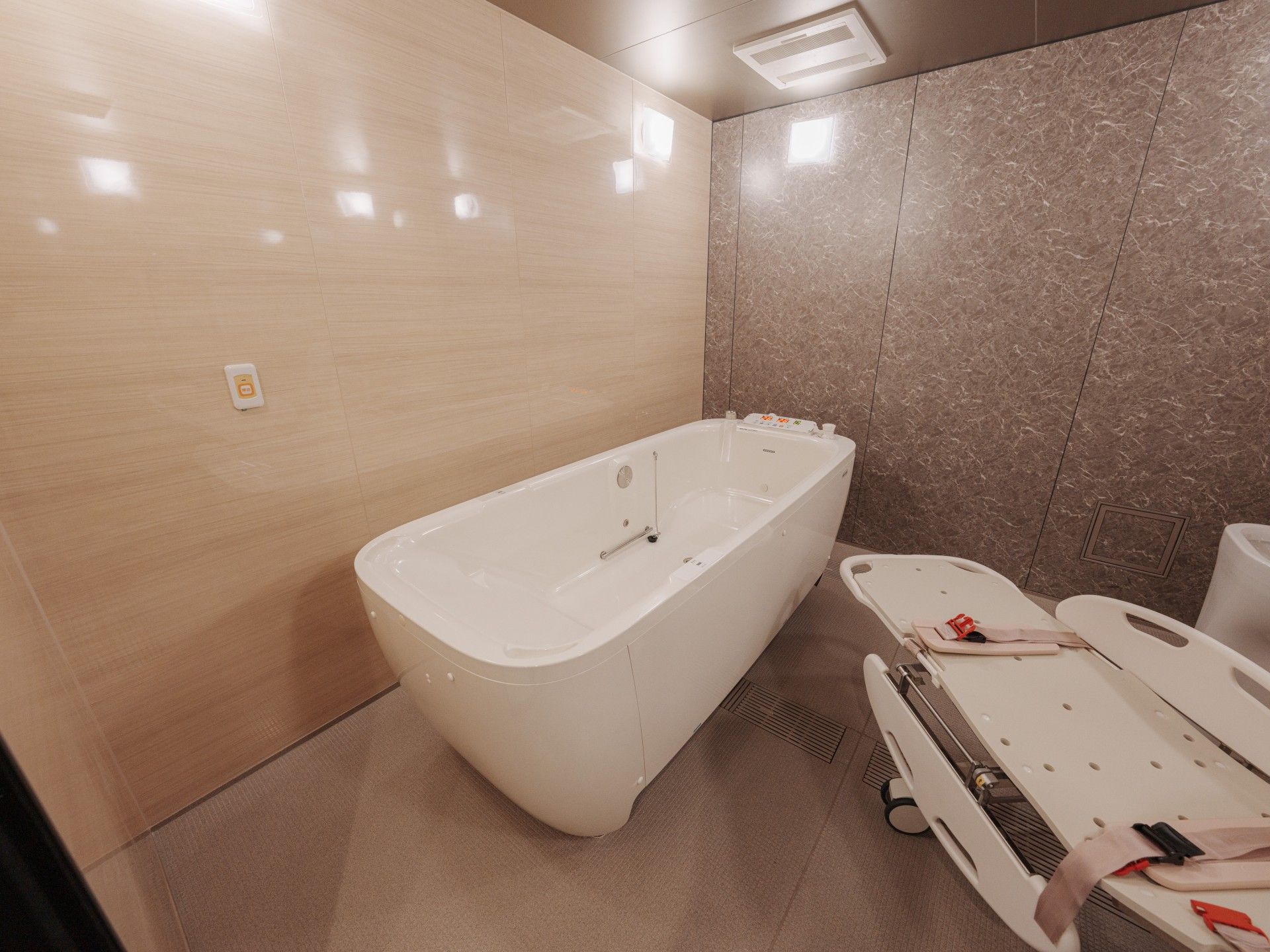 広々とした浴室