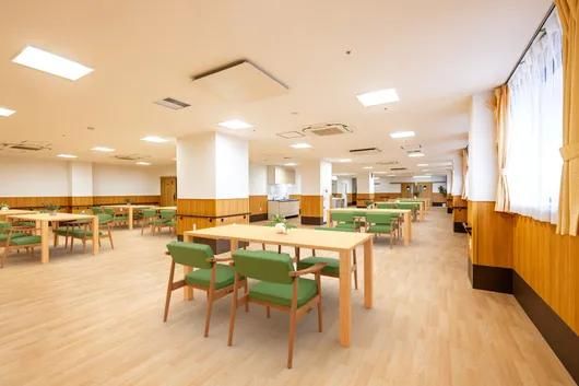 明るい食堂の様子