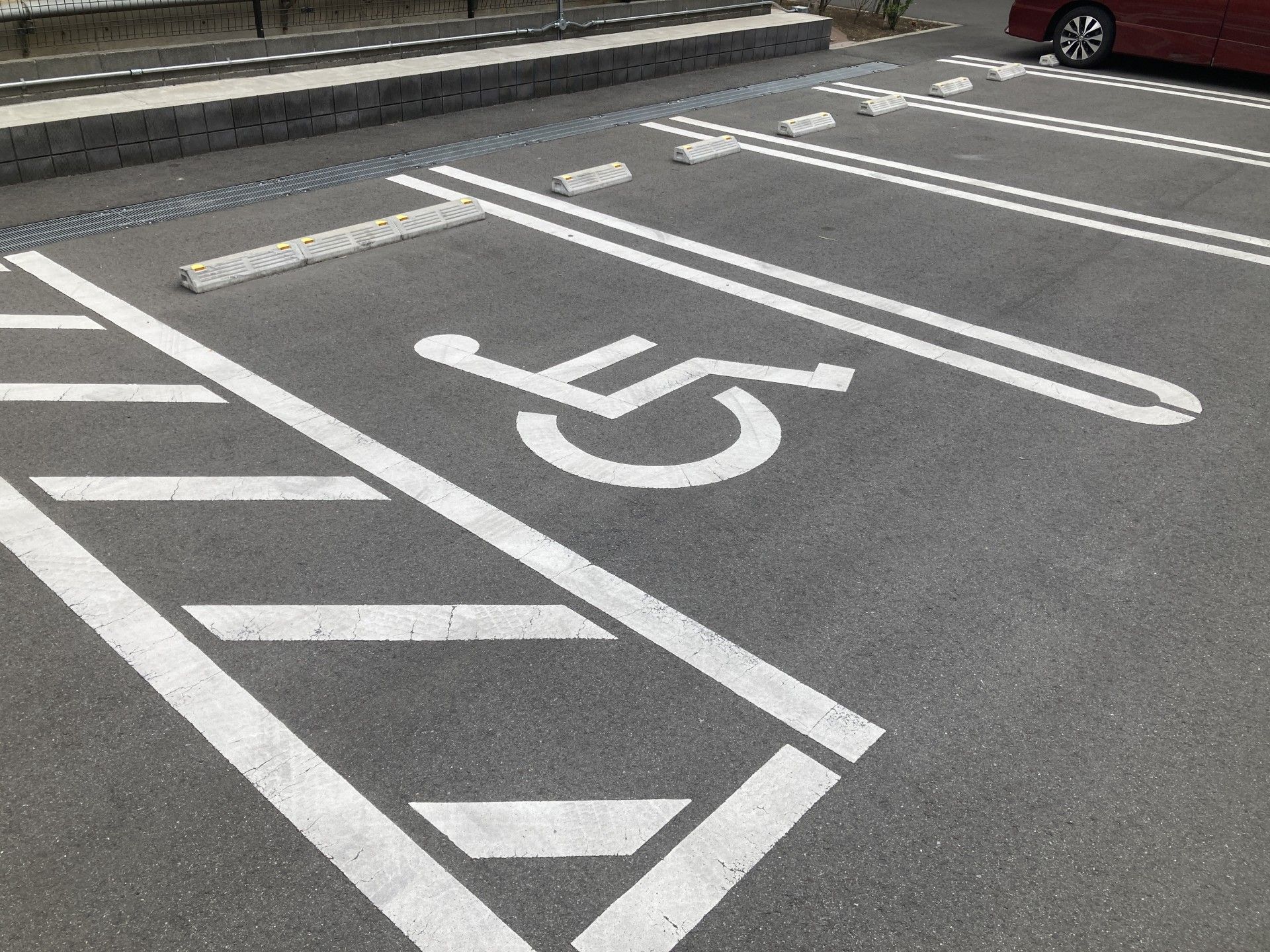 車椅子専用駐車スペース