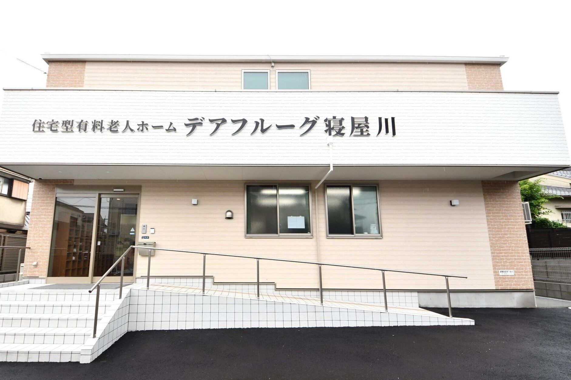 エントランスの外観