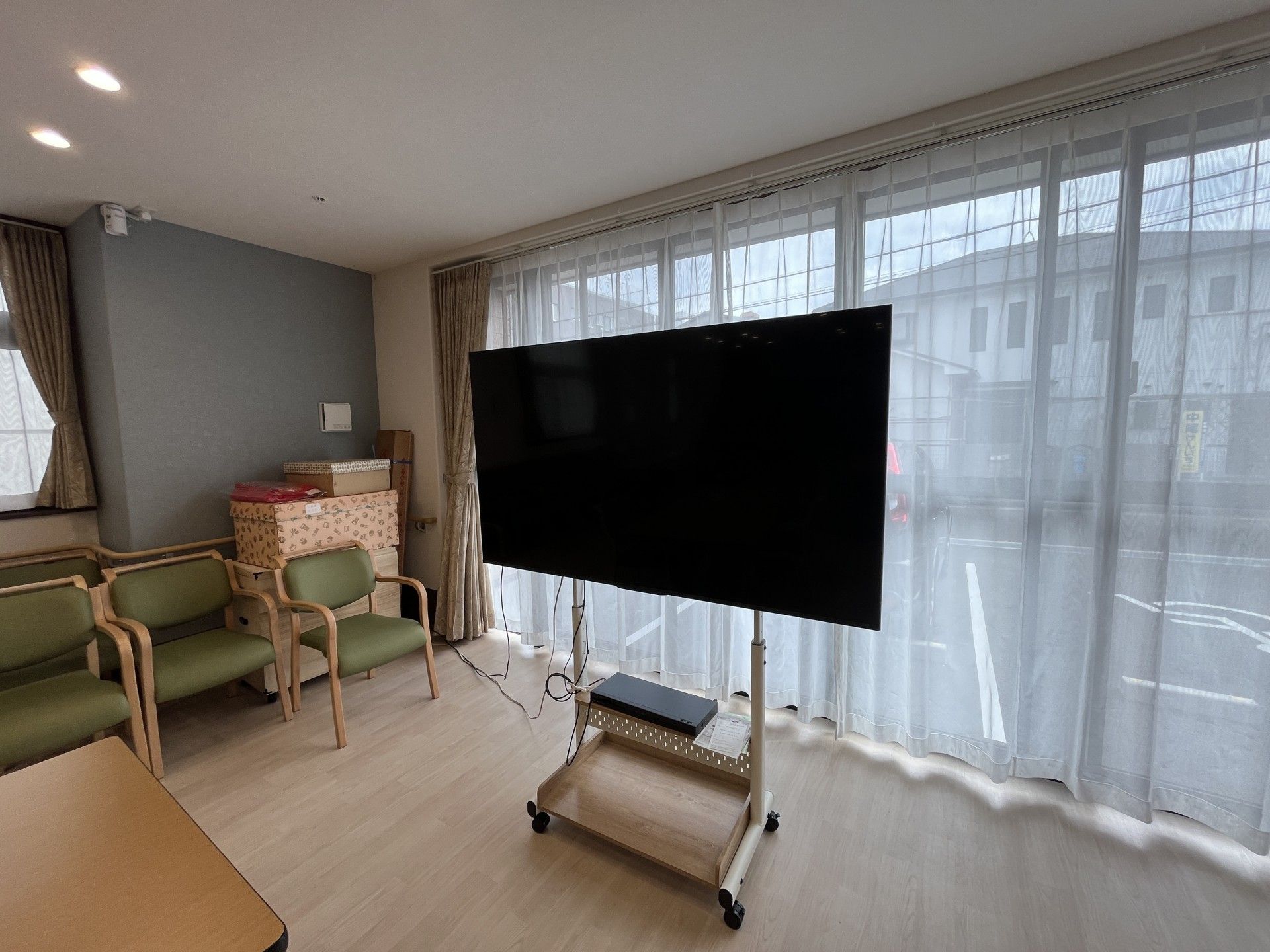 大きなテレビのある部屋