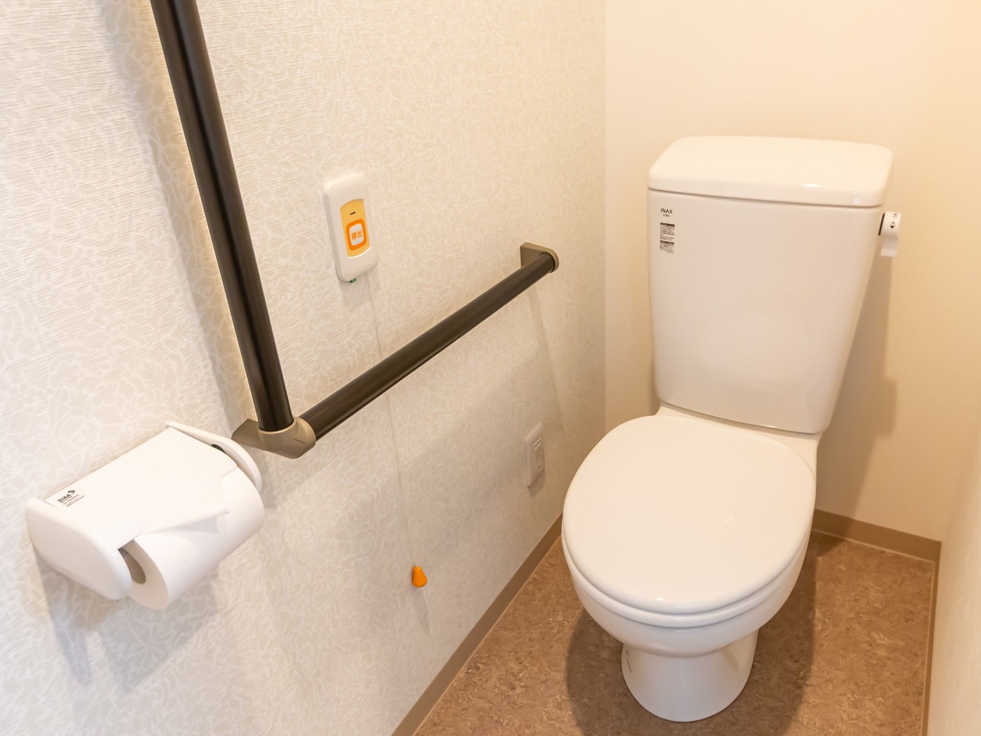 手すり付きのトイレ