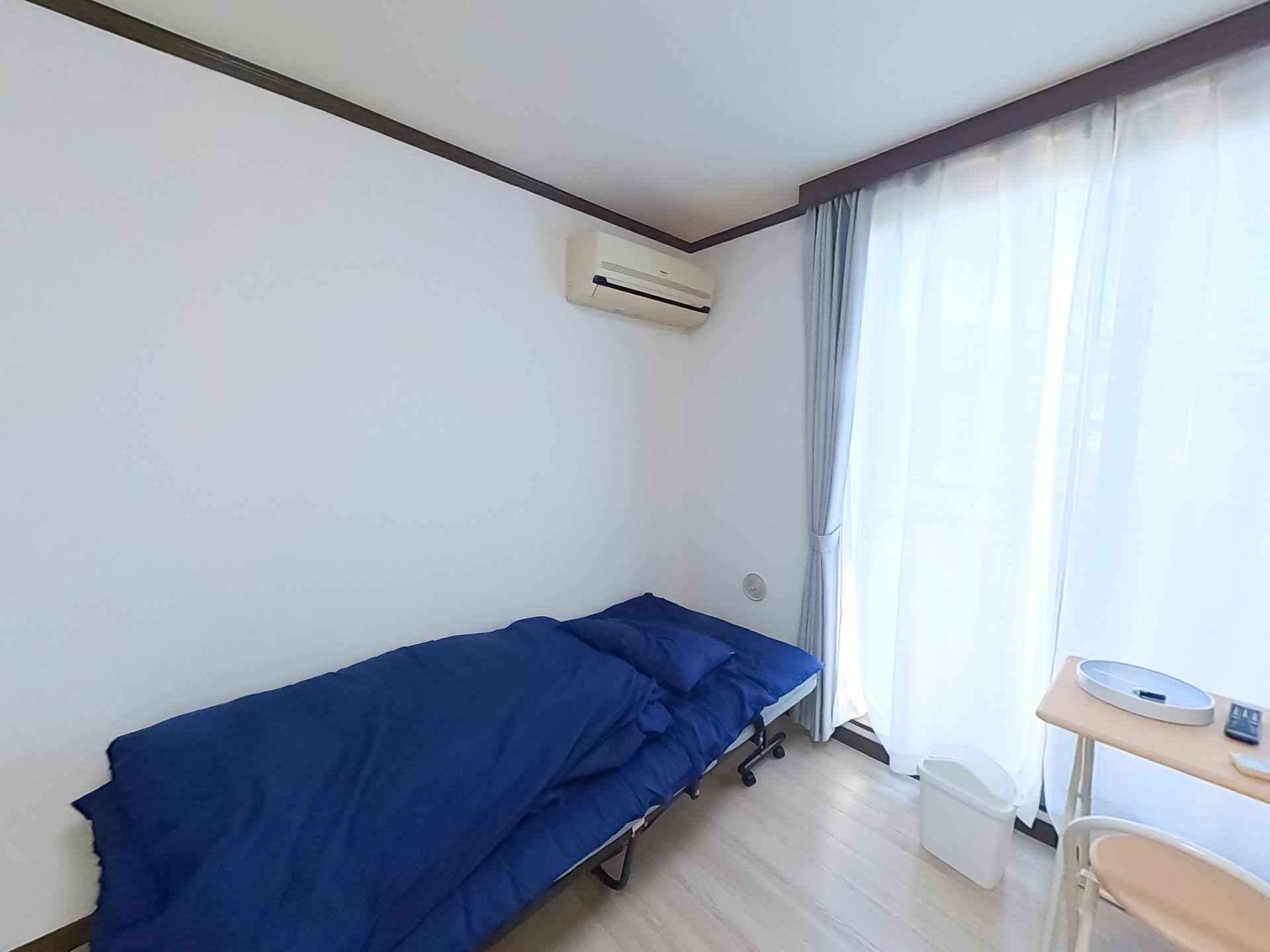 シンプルな個室の一角