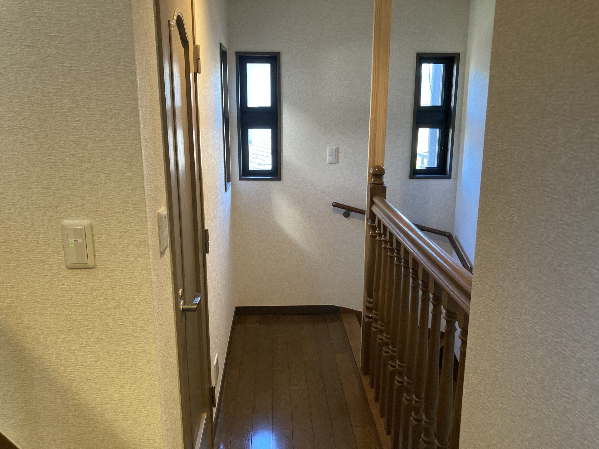 明るい廊下と階段