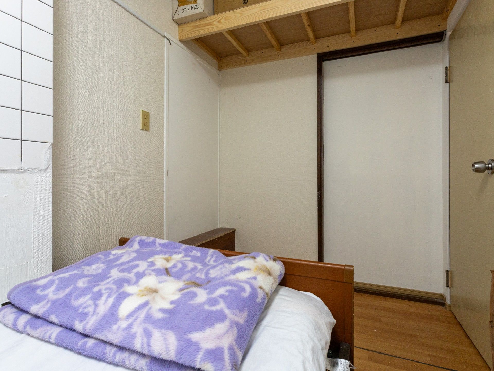 シンプルな寝室