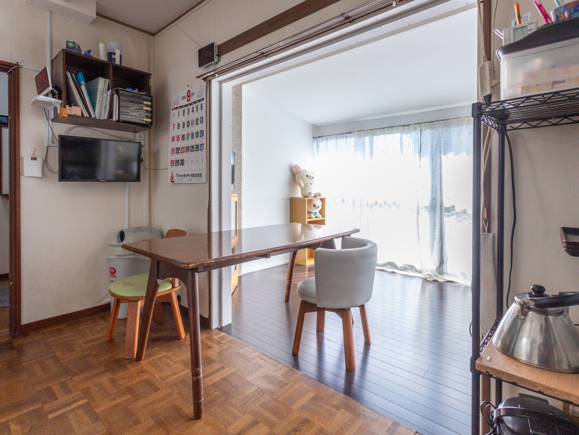 日差しが差し込む部屋