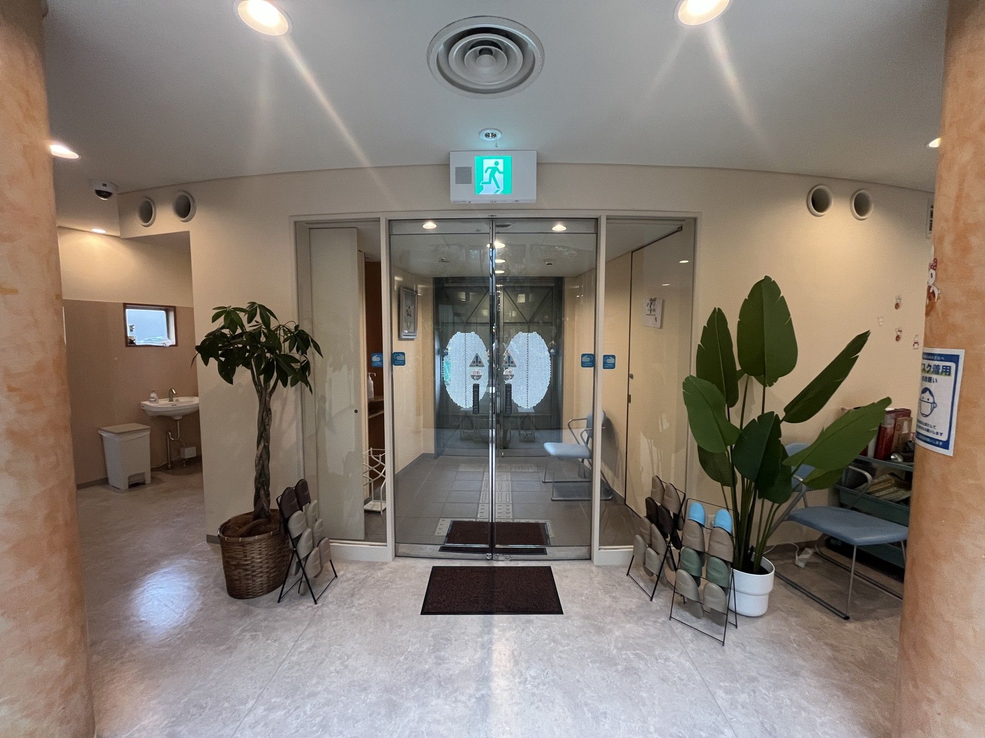 明るいエントランスホール