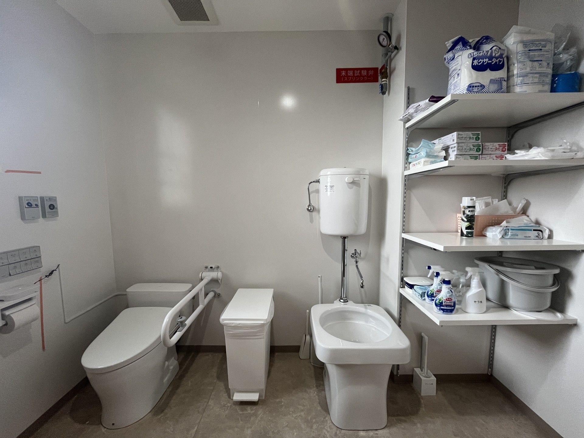 清潔な設備のトイレ