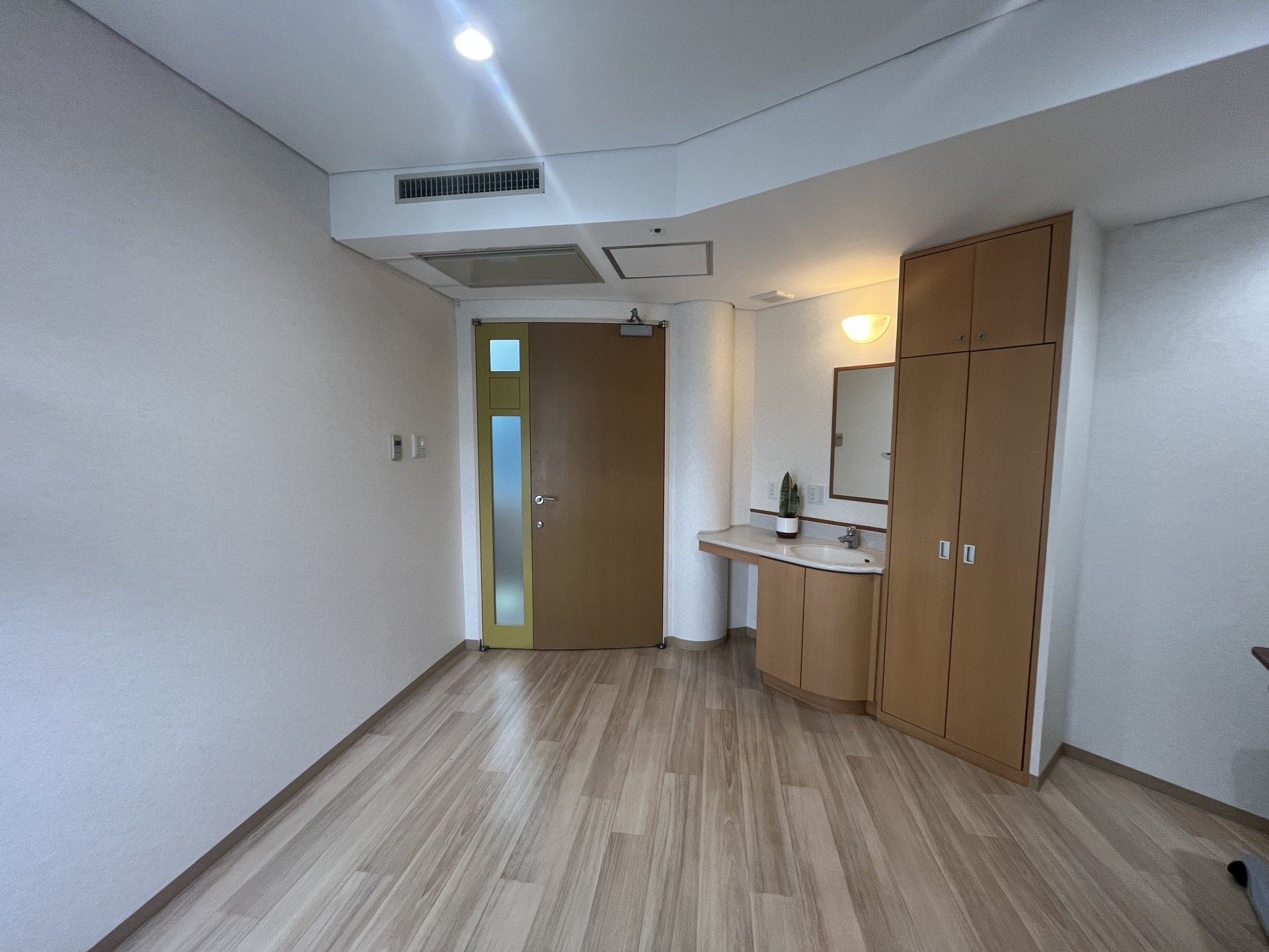 シンプルな居室の一角