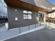 スロープ付きの建物入口