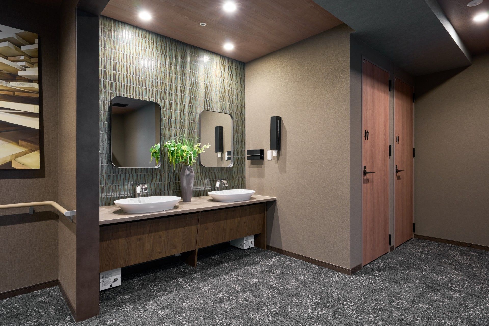 落ち着いた洗面スペース