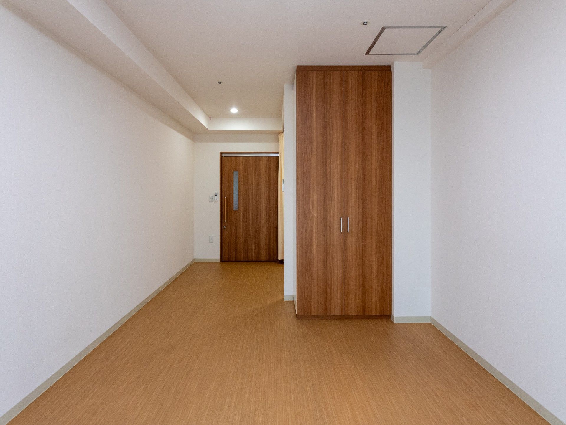 木目調の廊下
