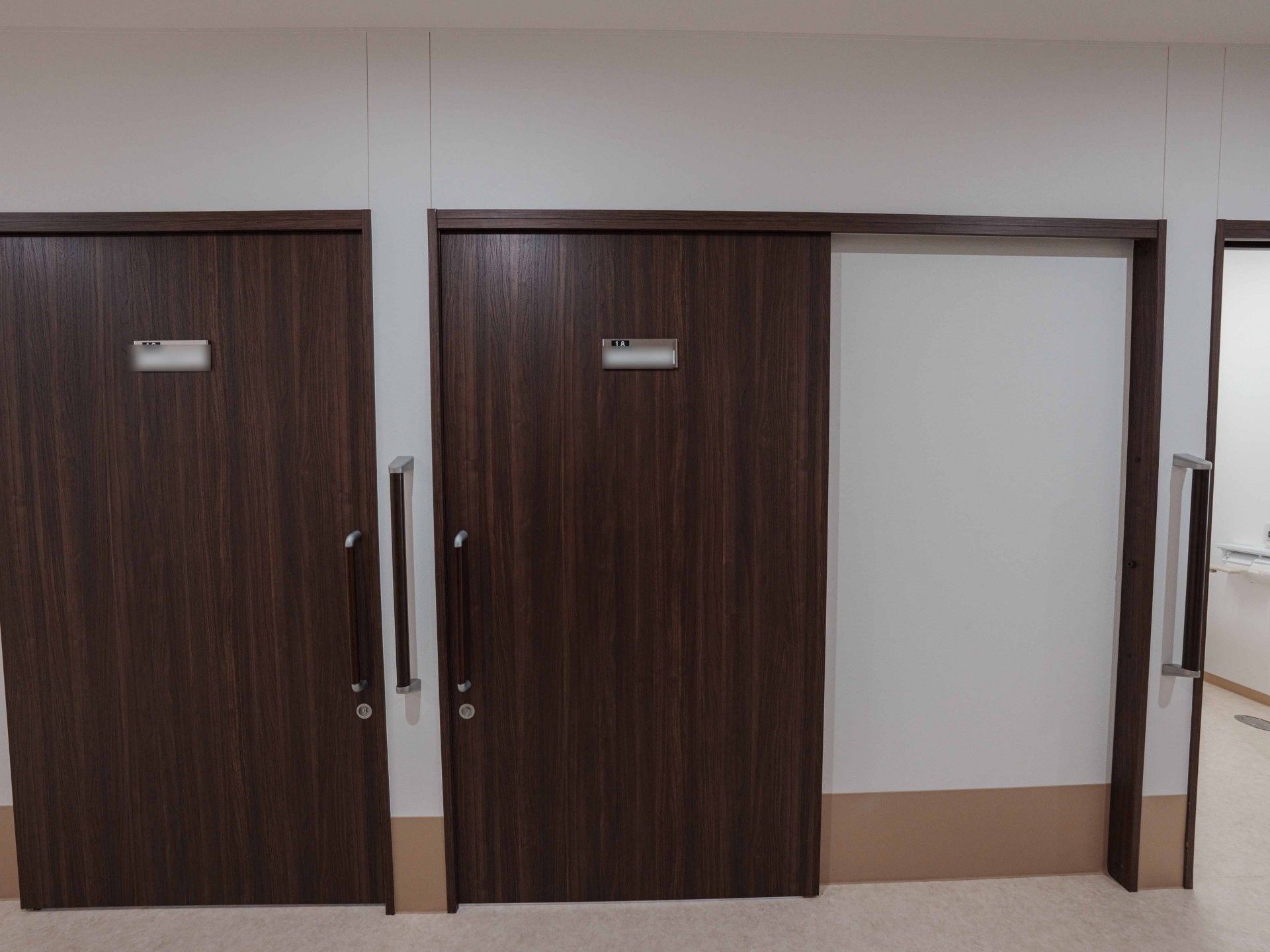 木目調の引き戸