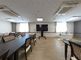 広々とした明るい共有スペース