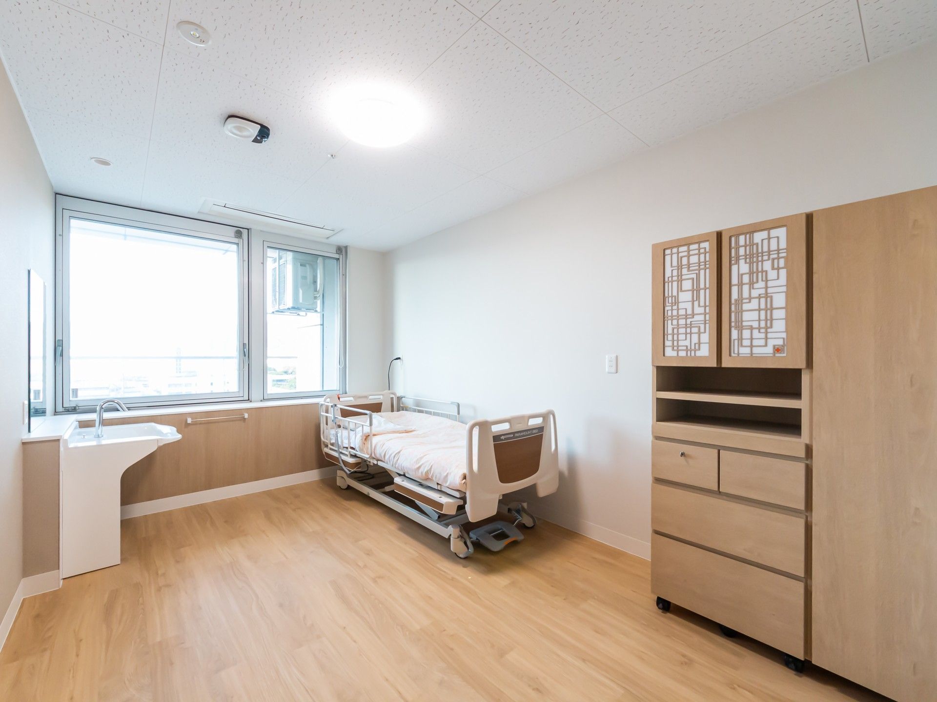 明るい個室の様子