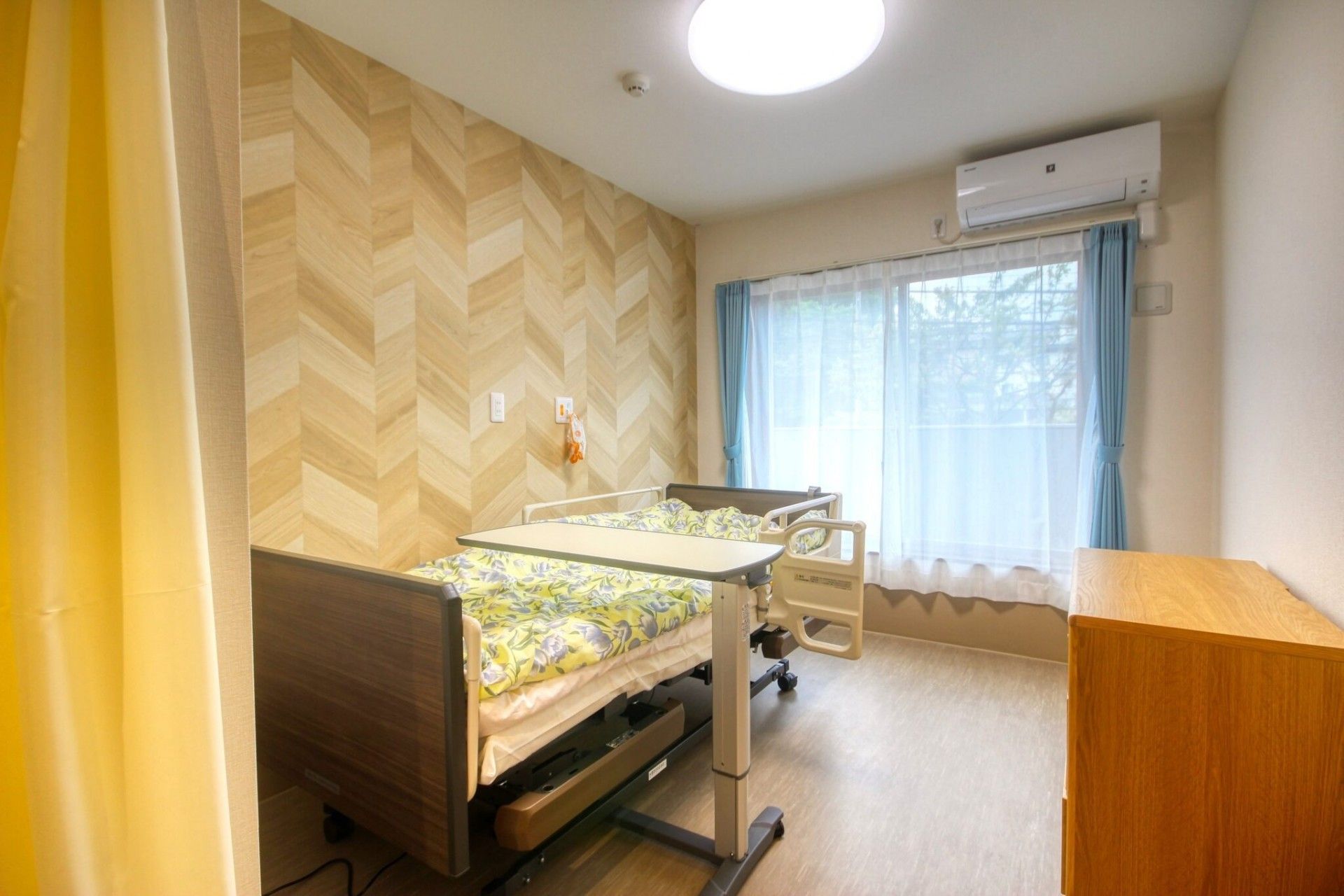 明るい二人部屋