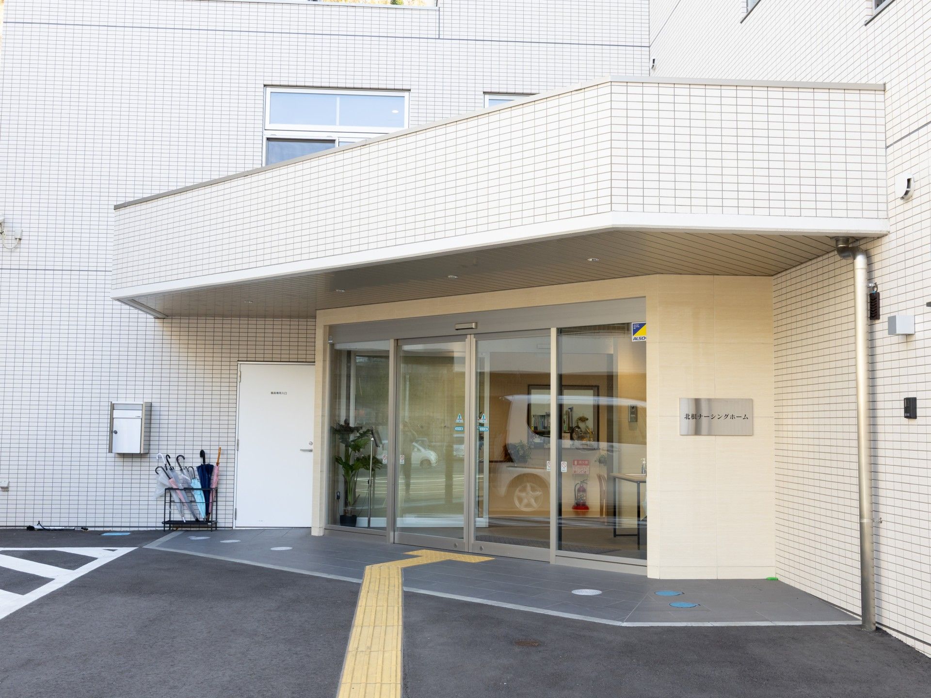 エントランスの外観