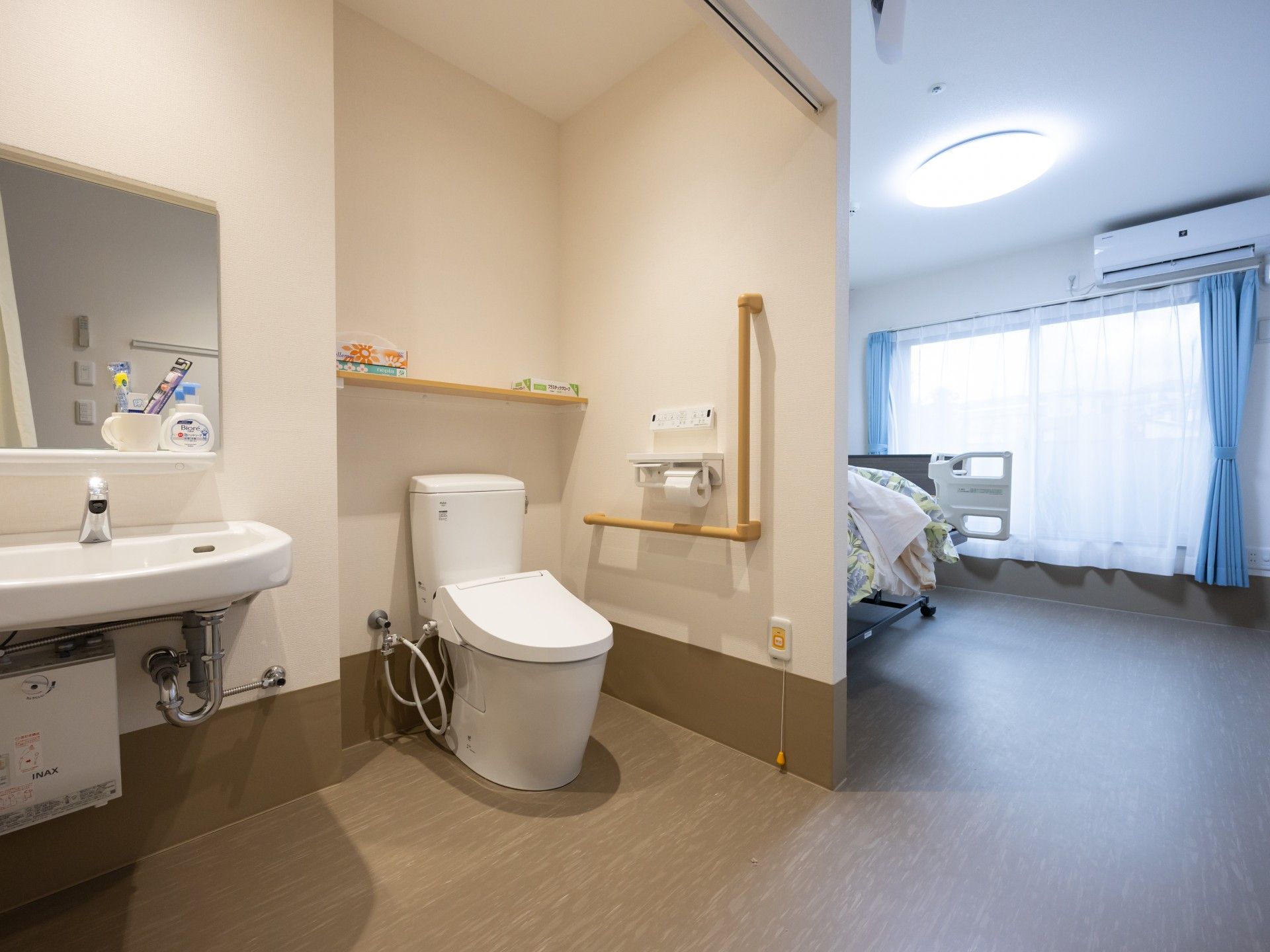 清潔なトイレと居室