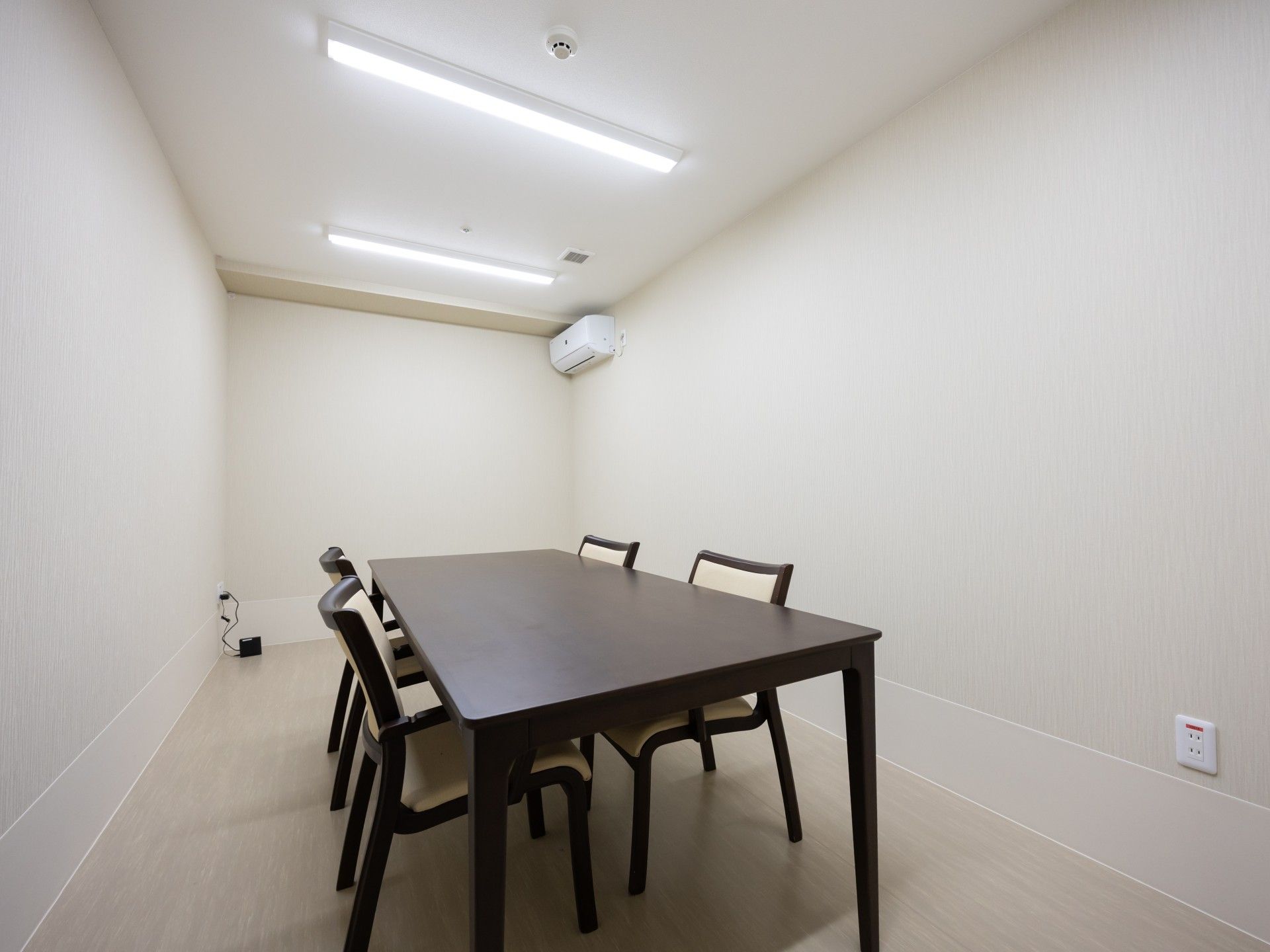 落ち着いた会議室