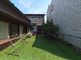 広々とした庭の風景