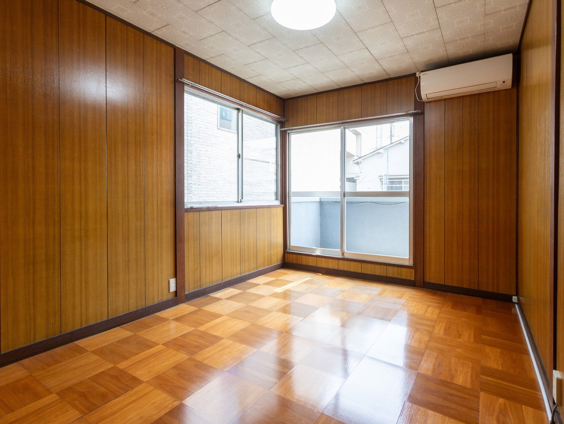 日差しが差し込む部屋