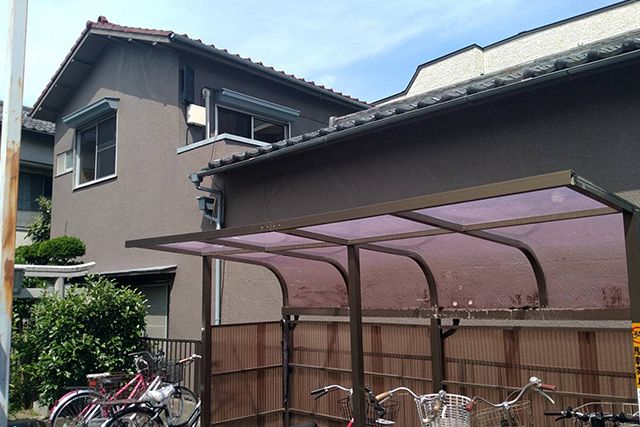 自転車置き場の外観