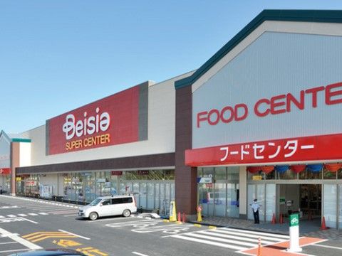 近くにはスーパーマーケットもある。生活必需品を購入できる場があるのは非常に便利。ご家族が面会する際のお土産も買える。
