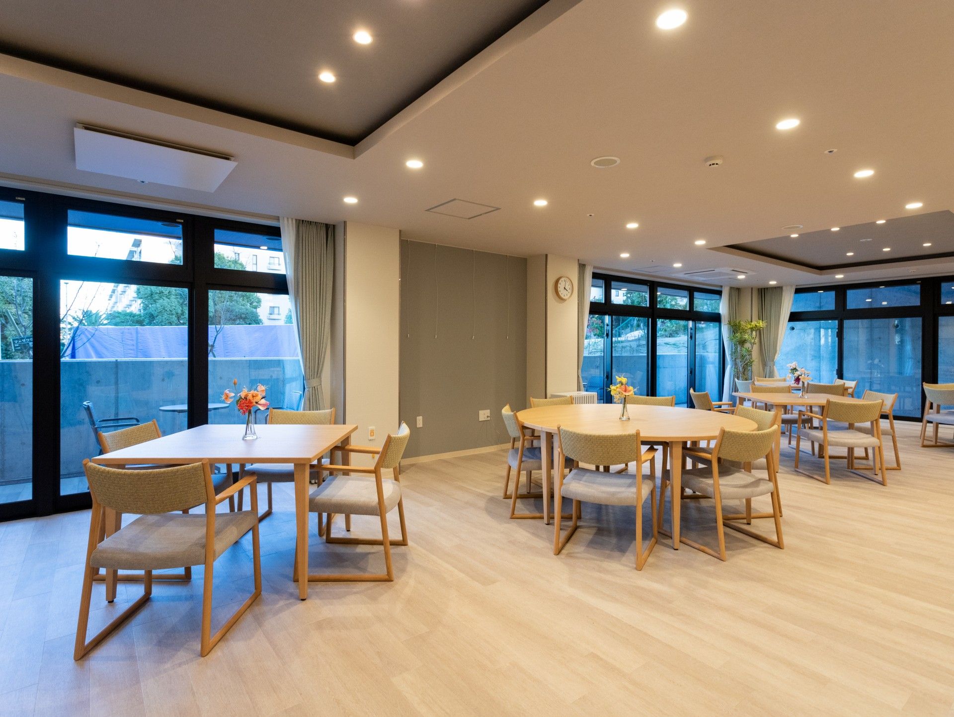 広々とした明るい部屋