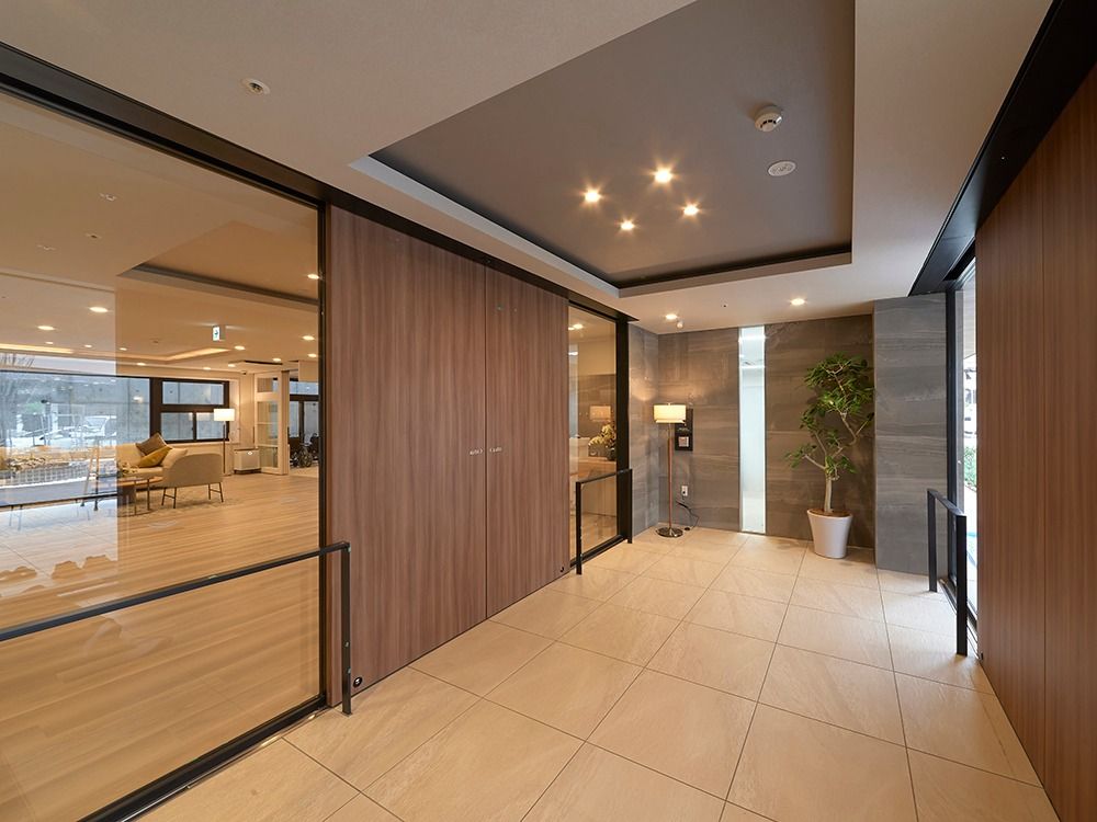 落ち着いた雰囲気のエントランス