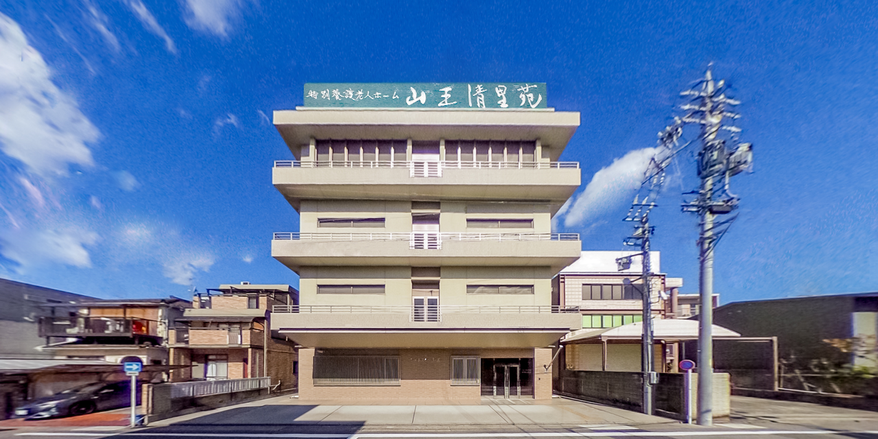 落ち着いた外観の建物