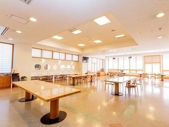 広々とした明るい部屋