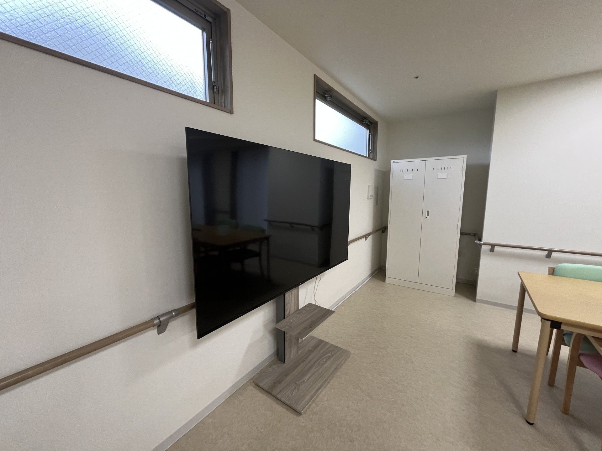 大画面テレビのある部屋