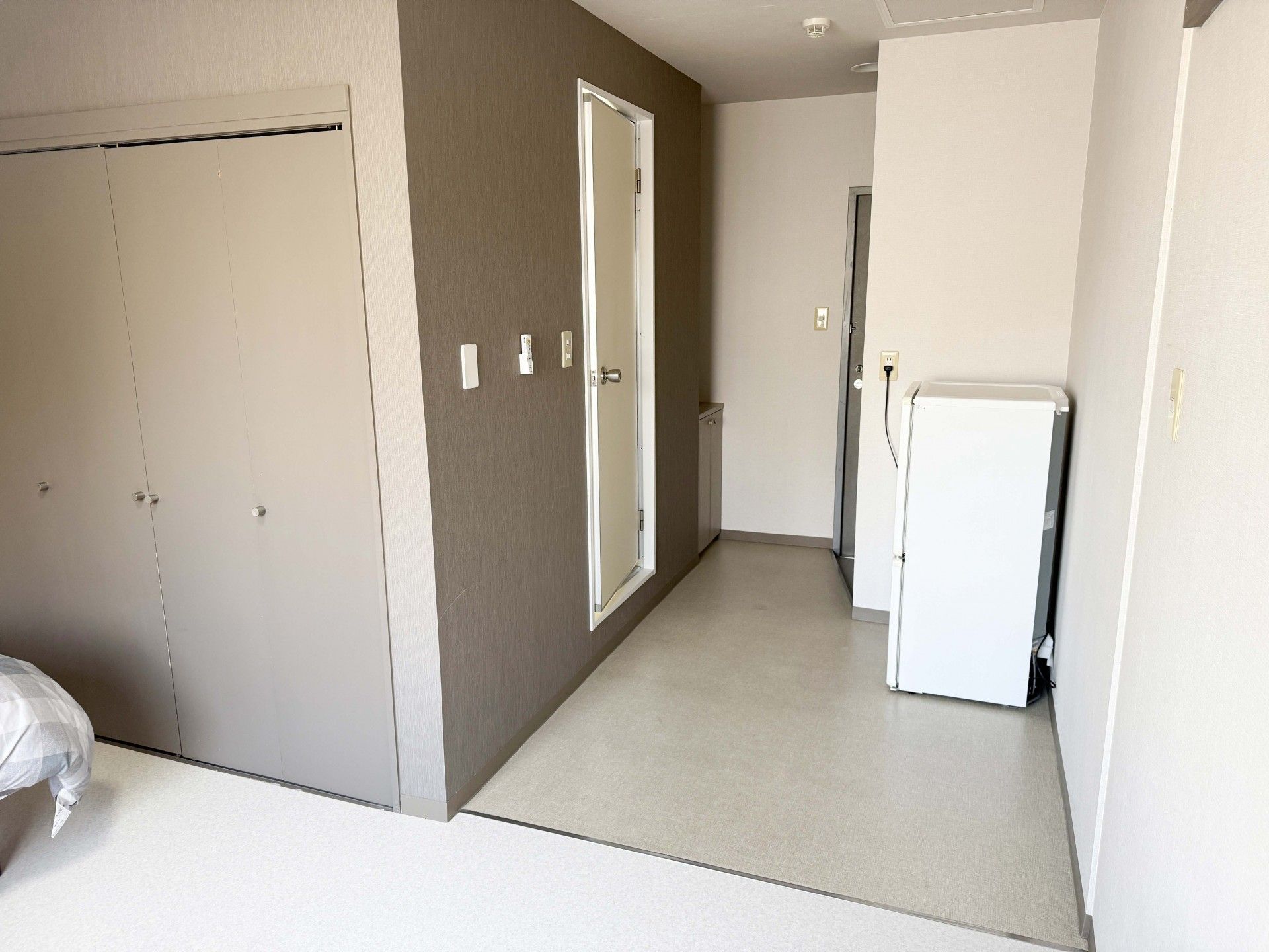 シンプルな居室の一角