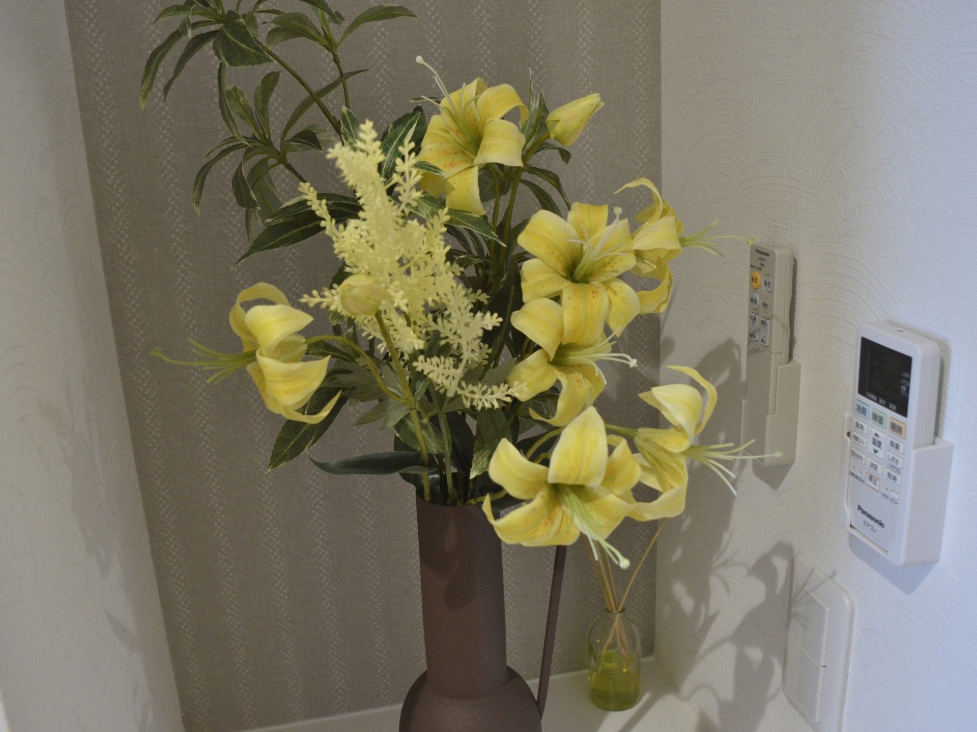 黄色い花の飾り